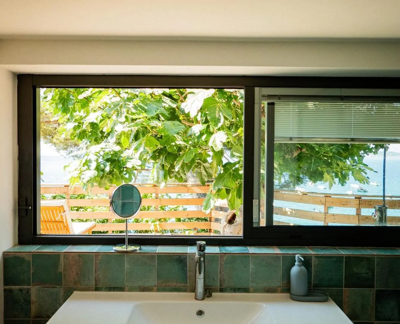 Semesterbostad Cabanon Moderne, Les Pieds Dans L'Eau, 2 Chambres Le Pradet Frankrike