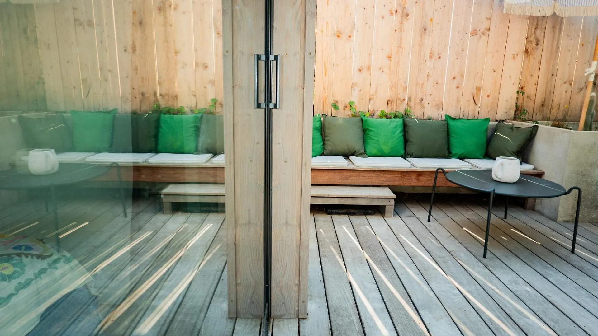 Hébergement de vacances Cabanon Moderne, Les Pieds Dans L'Eau, 2 Chambres Le Pradet