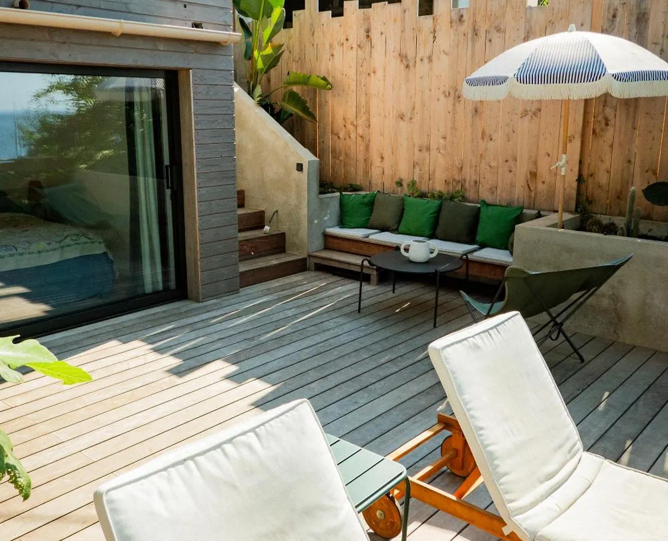 Hébergement de vacances Cabanon Moderne, Les Pieds Dans L'Eau, 2 Chambres Le Pradet